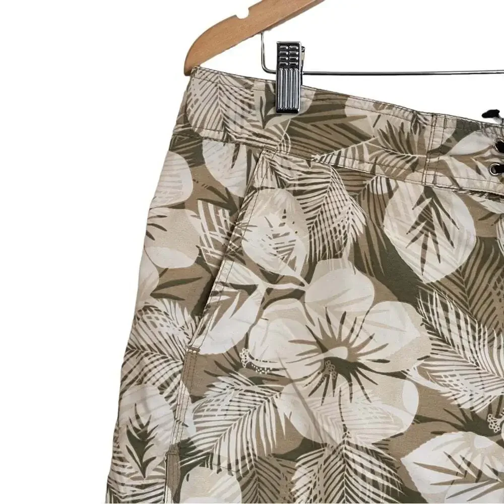 L.L. Bean Beige Floral Slant Pocket Casual Beach Vacation Swim Trunks Si…